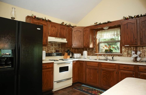 Sevierville Ski Chalet | Pigeon River Hideaway on the Little Pigeon River, Smoky Mountains