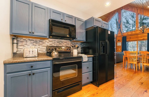 Thayerville Cabin | Pine Loom Lodge ~ Minutes to Golf, Lake & Wisp; Hot Tub, Game Room