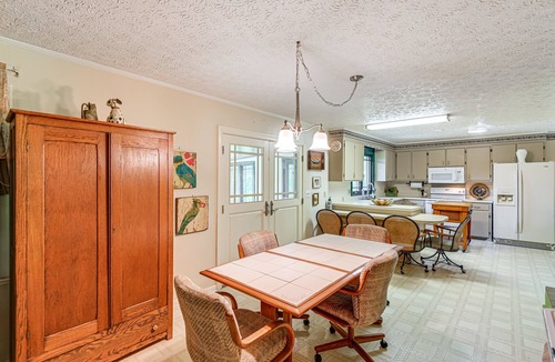 Nunnelly House | Piney River Escape Hot Tub and Outdoor Kitchen