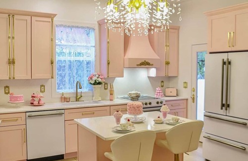 Portsmouth House | Pink Dreams Cottage: Hot Tub, Fire Pit, BBQ & More