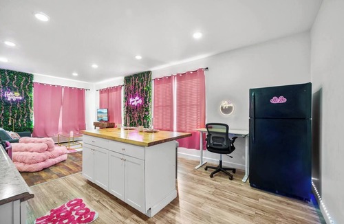 Edray Apartment | Pink Theme Room in Marlinton!