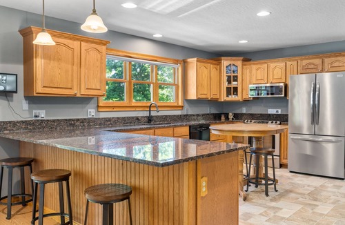 Logan Cabin | Playground-Panoramic LakeVue-Hot Tub-Covered Decks-Game Room-Kayaks-Canoes-Bikes