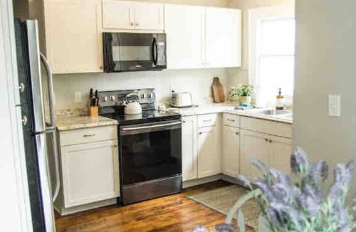 Villa Heights House | Plaza Bungalow near Uptown, NoDa, light rail!