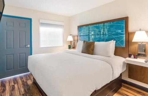 Merry Oaks House | Pleasant Stay, Convenient Location! 2 Great Units, Pool, Easy Downtown Access