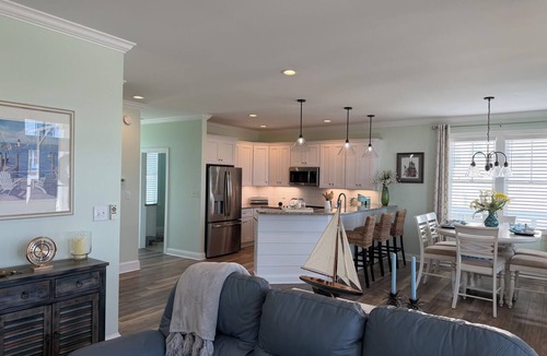 Harkers Island House | Point of View - 4BR Waterview - Boat Friendly - Harkers Island Retreat
