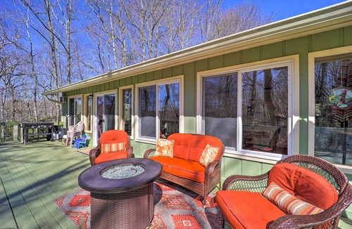 Newland Cottage | Pool & Lake Access: Mtn-View Cottage in Newland