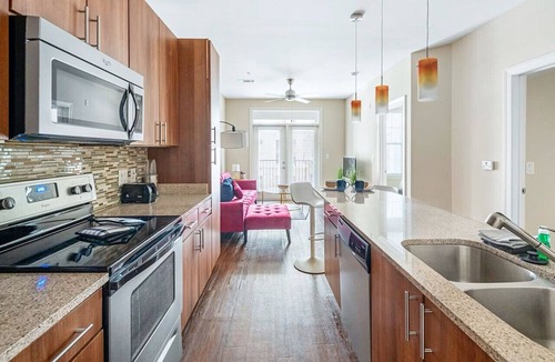 West End Apartment | Poolside Midtown one bedroom