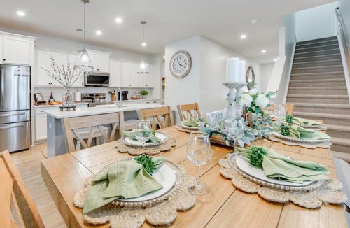 Bluffton House | Poolside Patio & Gourmet Kitchen: Bluffton Getaway