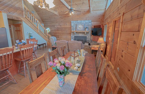 Dandridge Cabin | Poppy’s Place – Smoky Mountain Cabin w/Hot Tub & Lake Access