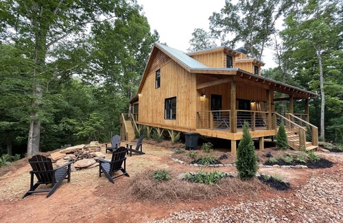 Demorest Cabin | POPULAR - Peaceful Bear CABIN - 3BR 2BTH - BIG Hot Tub - Quiet