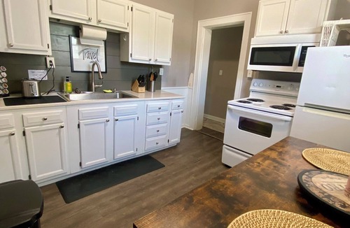 Owensboro House | Prime Downtown Owensboro Stay 2BR Steps to Riverfront & Brescia