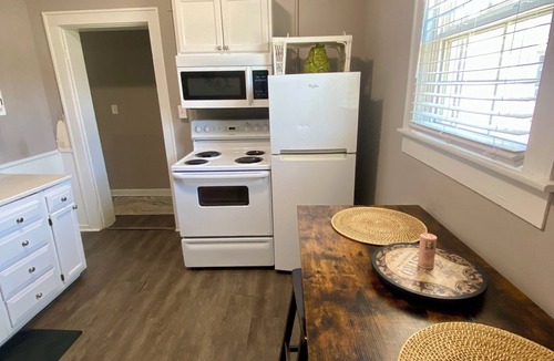Owensboro House | Prime Downtown Owensboro Stay 2BR Steps to Riverfront & Brescia