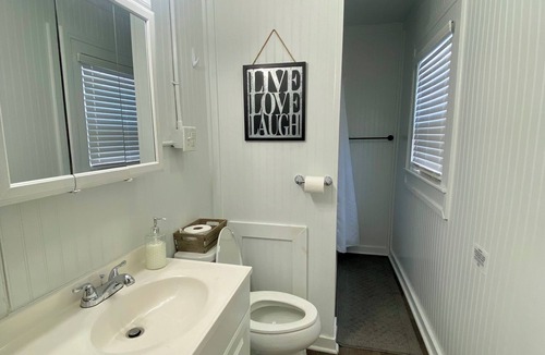Owensboro House | Prime Downtown Owensboro Stay 2BR Steps to Riverfront & Brescia