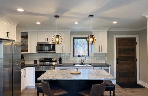 Thurmond House | Pristine Riverfront Retreat in Wine Country with fire pit & large outdoor space