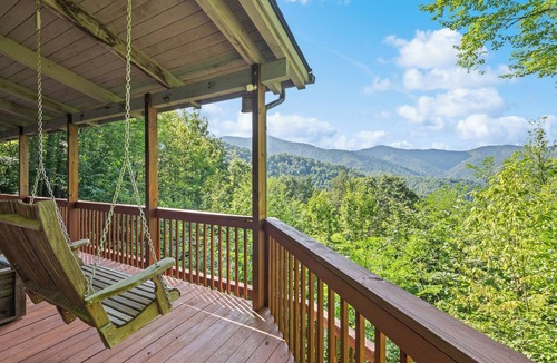 Cranberry Falls Cabin | Private 2 Bd 2 Ba Cabin Views, Hot Tub, Near Parkway, King Master