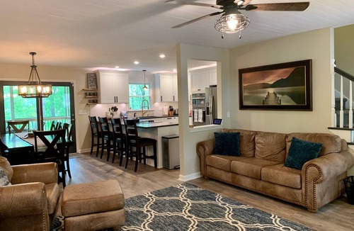 Gainesville House | Private 2-story Dock w/Deep H2O on No-Wake Zone, Hot Tub, Pool, Ping Pong