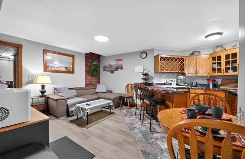 Waldron Apartment | Private Apartment with Kansas Sunset Views