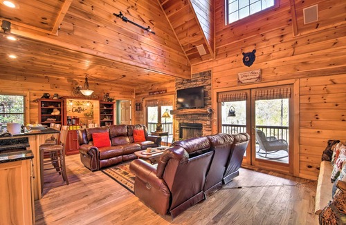 East Ellijay House | Private Cartecay River Home w/Hot Tub & Game Room