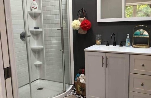 Red Hill House | Private Cozy Room Getaway Golf C