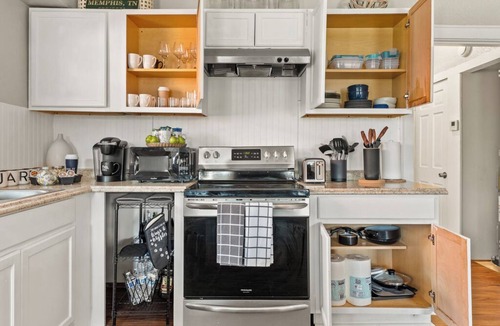 Memphis House | Private Duplex Sleeps 8 2 Full Units Near Midtown Pet Friendly