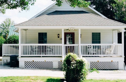 Travelers Rest House | Private Estate Sleeps 24 - Pool - Walk Downtown - Weddings Reunions Furman