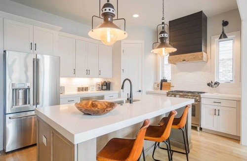 Cleveland Park House | Private Heated Pool-Firepit-Close to Broadway-Rooftop Skyline Views-Art Murals