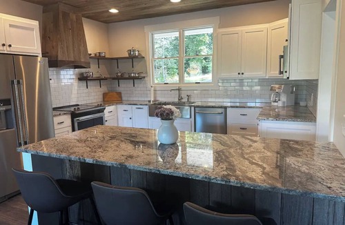 Hiawassee House | Private Heated Pool! @ The House on the Cove