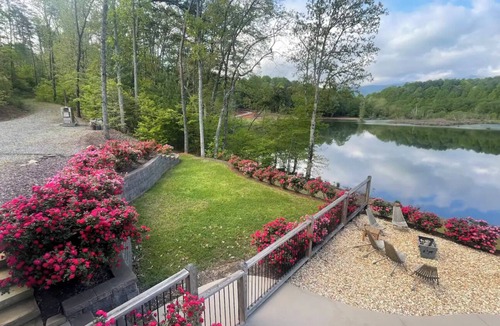 Hiawassee House | Private Heated Pool! @ The House on the Cove