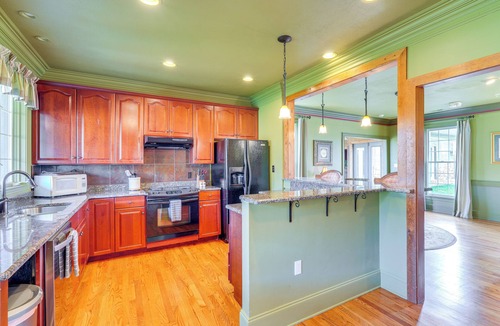 Kingsport House | Private Hot Tub: 'Bays View Lodge' in Kingsport!