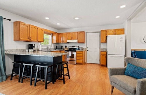 Arden House | Private Pickleball Court, Hot Tub and Fire Pit