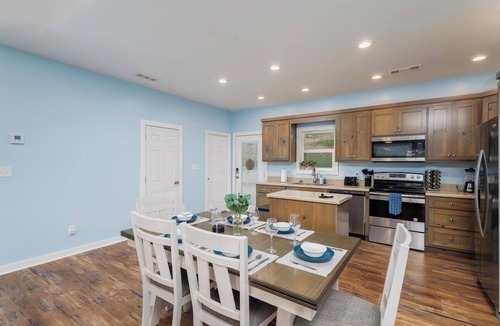 Dahlonega Cabin | Private Pool - Hot tub - King Beds - Arcade Games - BBQGrill - Pet Friendly
