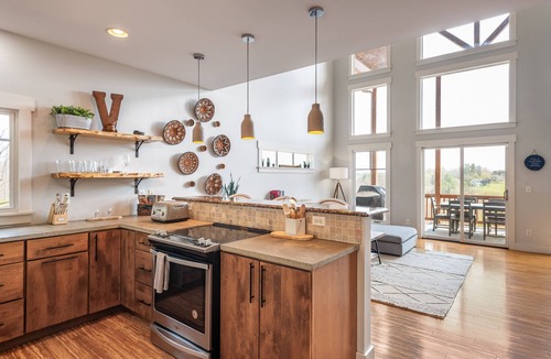Leicester House | Private Retreat w/Hot Tub, Amazing Views, Game Room | Silver Spoon by AvantStay