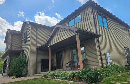 West Columbia House | Private Spacious 4-bedroom house, in-ground pool, hot tub, sleeps 12