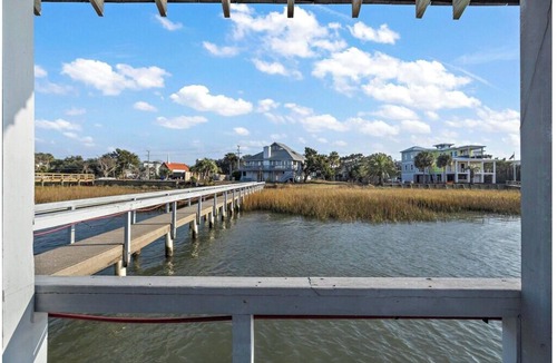 Isle of Palms House | Pure Bliss ! Dock with Fantastic Fishing, Deep Water 24 hours, 5 min Beach!