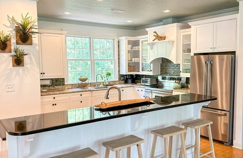 North Litchfield Beach House | Pvt Pool & hot tub, huge backyard, 12beds, Sleeps18, 2 dens, chef kitchen!