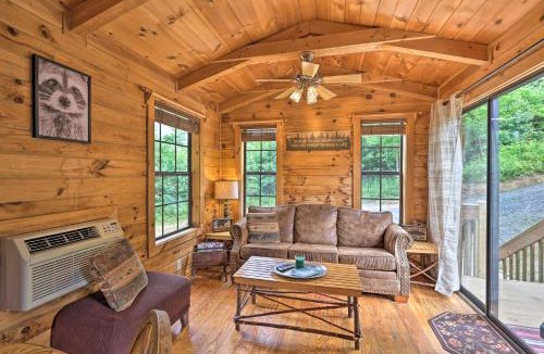 Warrensville House | Quaint Log Cabin w/Views Near West Jefferson