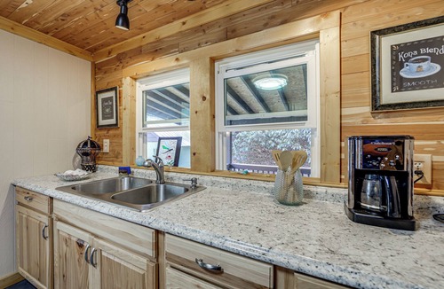 Robbinsville House | Quaint Mountain Charm! Robbinsville Hideaway