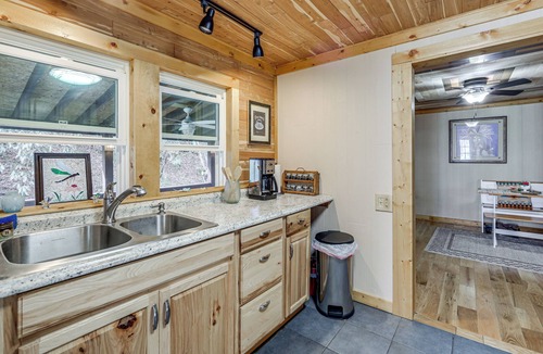 Robbinsville House | Quaint Mountain Charm! Robbinsville Hideaway