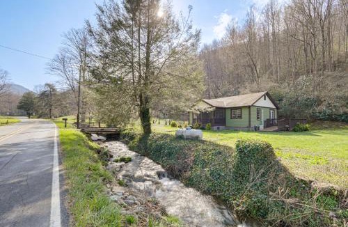 Robbinsville House | Quaint Mountain Charm! Robbinsville Hideaway