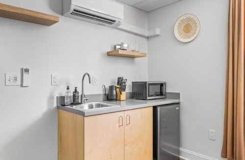 Charlotte Street Apartment | Queen Suite + Kitchenette