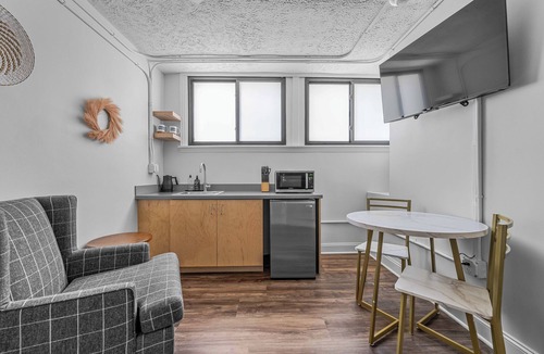 Charlotte Street Apartment | Queen Suite + Kitchenette