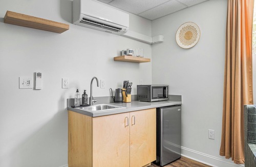 Charlotte Street Apartment | Queen Suite + Kitchenette