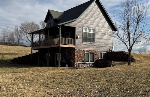 Alma Cabin | Quiet, secluded bluff top cabin with beautiful sunsets