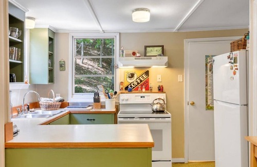 Blacksburg Cabin | Quiet Woodland Retreat, only 15 minutes from Blacksburg!