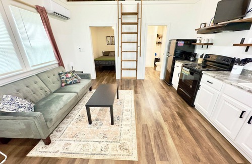 Albertville House | Raccoon Cabin: Arcade, Kayaks, Inflatables, & More