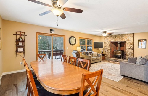 Northface House | Recently rejuvenated Timberline ski area home. Welcome to Still of the Night!
