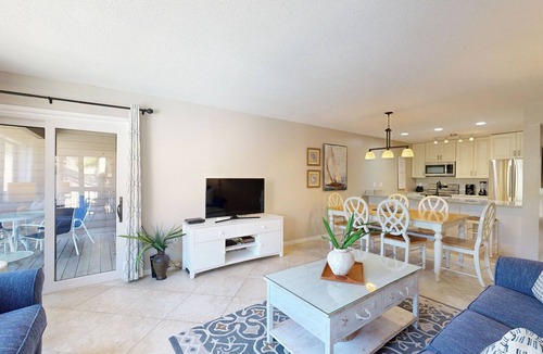 Palmetto Dunes Villa | Recently updated, steps to the beach and The Dunes House Restaurant!