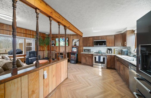 Streetsboro Cabin | Red Fox Run & Hawk`s Haven At Heron Hill Retreat!