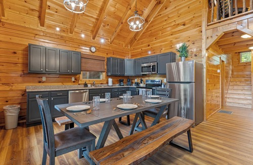 Zoe Cabin | Red River Gorge Lakeside Cabin retreat! 4 bed 4 bath with a Hot Tub