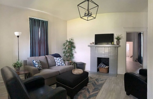 Russell House | Relax @ Rivertime w/a River & Bridge view + HotTub